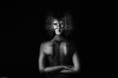 Den mystiske kvinnen med maske av Laura Benvenuti