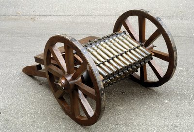 Roterende stokkpistol. Modell laget etter tegningen av Leonardo da Vinci (Leonardo da Vinci). av Leonardo da (after) Vinci