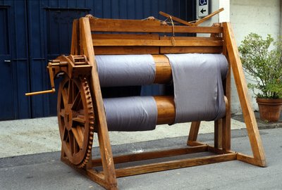 Ullvevstol. Modell fra tegningen av Leonardo da Vinci (Leonardo da Vinci). Museum for vitenskap og teknologi, Milano. av Leonardo da (after) Vinci