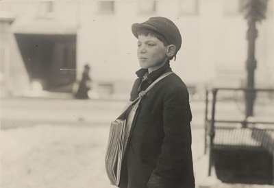 Tony Casale, "Bologna", 11 år gammel, solgt aviser i 4 år, Hartford, Connecticut, mars 1909 av Lewis Hine