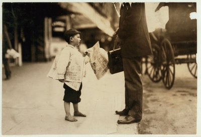 6 år gamle avisgutten Hyman selger aviser til kl. i Lawrence, Massachusetts, 1911 av Lewis Wickes Hine