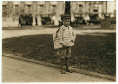 7 år gamle avisgutten Ferris i Mobile, Alabama, 1914 av Lewis Wickes Hine