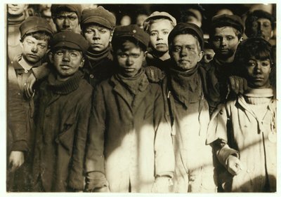 Breaker-gutter (som sorterer kull for hånd) ved Hughestown Borough Coal Co. Pittston, Pennsylvania, 1911 av Lewis Wickes Hine