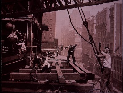 Empire State Building under bygging, viser en løftegjeng på jobb av Lewis Wickes Hine