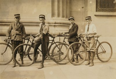 Gruppe av Western Union Messengers i Norfolk, Virginia, 1911 av Lewis Wickes Hine