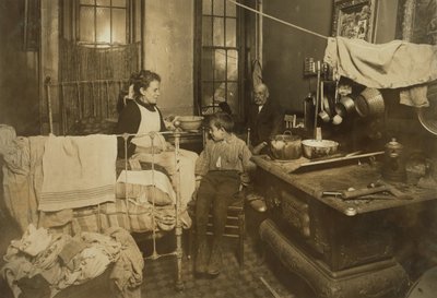 Jimmie Chinquanana kategori "under klasse", hjemme i New York bak familiebutikken, 1913 av Lewis Wickes Hine