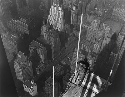 Raising the Mast, The Empire State Building, 1939 av Lewis Wickes Hine
