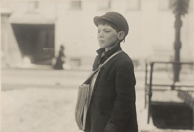 Tony Casale, «Bologna», 11 år gammel, har solgt aviser i 4 år, Hartford, Connecticut, mars 1909 av Lewis Wickes Hine