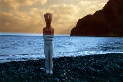Kykladisk idol på stranden, Kykladene, Hellas, kykladisk sivilisasjon (bilde) av Unbekannt Unbekannt