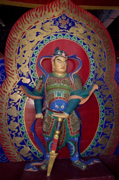 Statue av en kriger inne i trepagoden til Yingxian (eller Sakyamuni-pagoden) nær Datong, Kina. kinesisk sivilisasjon av Unbekannt Unbekannt