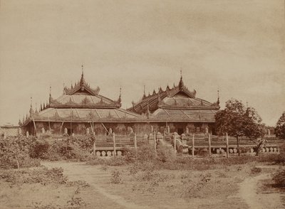 Amerapoora: Pyee road Kyoung av Linnaeus Tripe