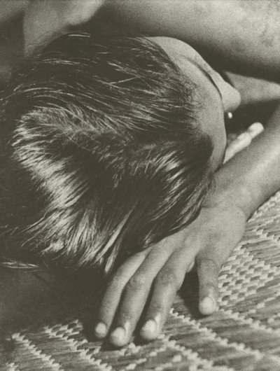 Siesta (s/hvitt bilde) av Lionel Wendt