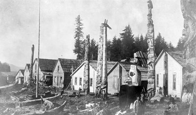 Indian Village i Howkan, Alaska, 1896 av Lloyd Valentine and Pond, Edwin Percy Winter