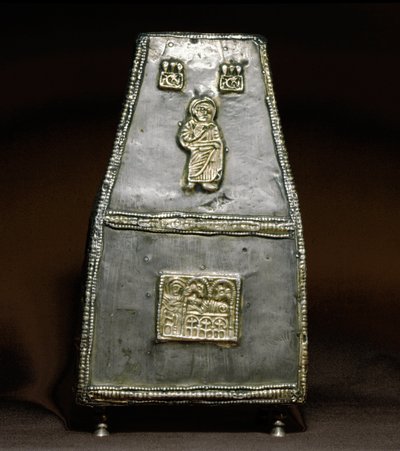 Arkeologi i middelalderen (middelalderen). Barbarian Art of Lombardia: Sølvboks for å motta relikvier (relikvieskrin). Lombard kunst, 8. - 9. århundre. Penger. Cividale del Friuli, Chretien-museet, katedralens skatt av Lombard School