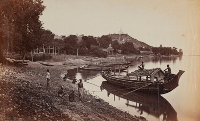 Båter på Ava, Burma bw-bilde av Lord Henry Rawlinson