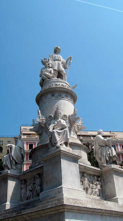 Monument til hyllest til navigatøren Christopher Columbus (Cristoforo Colombo). Marmorskulptur av Lorenzo Bartolini (1777-1850). Piazza Acquaverde Genes (Genova) Italia av Lorenzo Bartolini