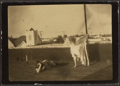[Florence danser i indiansk kostyme] av Louis Fleckenstein
