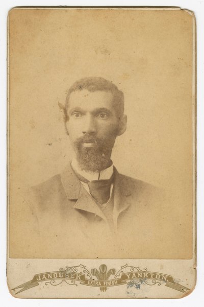 Fotografi av en mann med skjegg, sent på 1800-tallet. av Louis Janousek