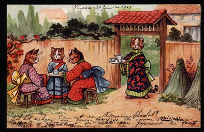 Dyr i menneskelig holdning. Katt i kimono drikker te i en japansk hage. Postkort. Kromolitografi av Louis Wain (1860-1939), en engelsk kunstner kjent for sin skildring av katter med store øyne. Begynnelsen av det 20. århundre. Samling pr av Louis Wain