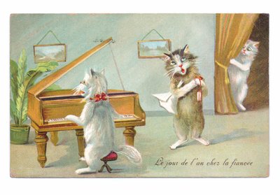 Edwardiansk postkort av en katt som spiller piano og den andre synger mens en tredje titter ca. 1910 av Louis Wain