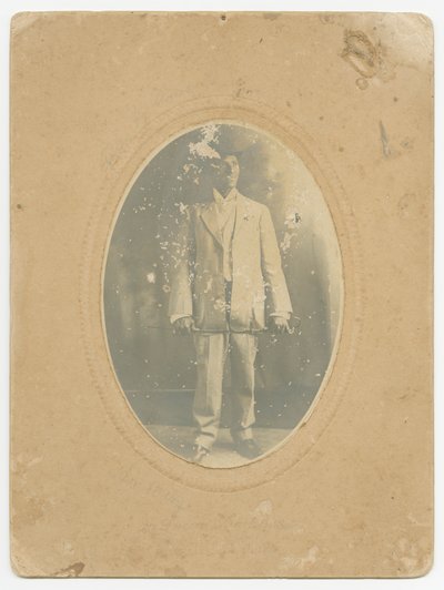 Foto av en mann, ca. 1910. av Lucius Harper