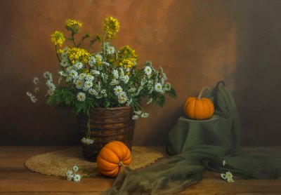 Høstblomster og gresskar av Lydia Jacobs