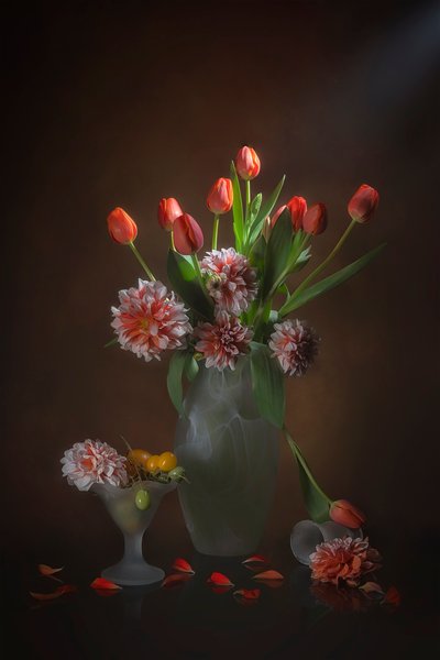 Elegant blomsterstilleben av Lydia Jacobs