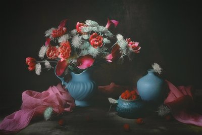 Stemningsfullt blomsterstilleben av Lydia Jacobs
