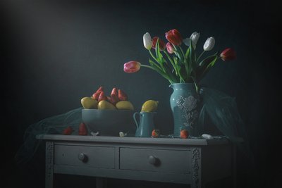 Stemningsfulle tulipaner og sitroner av Lydia Jacobs