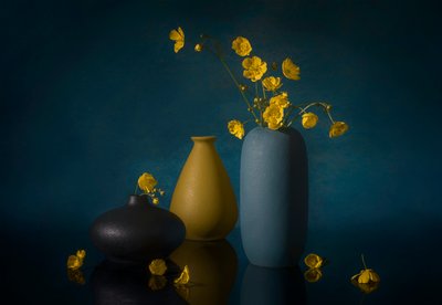 Stilleben med gule blomster av Lydia Jacobs