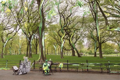 Central Park, 2019 (akrylmaling på arkivpigmenttrykk) av Madeleine Gross