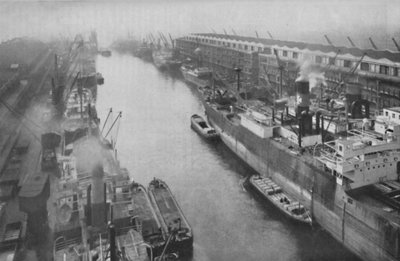 A Great Dockland of the North, Thirty-Fire Miles from Sea and Yet a Port, c1935 av Manchester Ship Canal Company