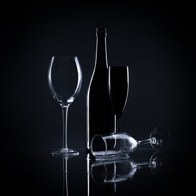 Elegant vin-stilleben av Margareth Perfoncio
