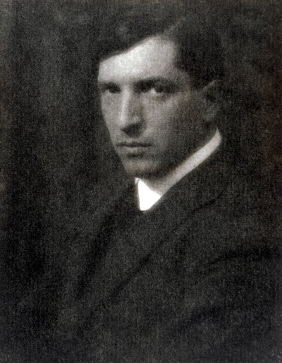 Halvlengde portrett av maleren Pietro Marussig, 28/11/1923 (s/hvitt foto) av Mario Castagneri