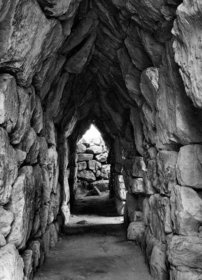 Blant ruinene av Tirynth, Hellas, 1937. av Martin Hurlimann