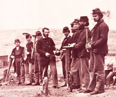 Den føderale hærens bandsmenn (s/hvitt-bilde) av Mathew Brady