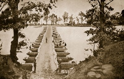 Pontoon Bridge ved Deep Bottom på James, 1861-65 av Mathew B. Brady