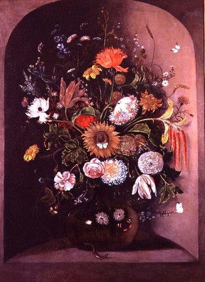 Blandede blomster i en glassbolle i en nisje med en øgle og en mus av Matthias Withoos