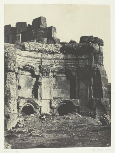 Baalbeck Heliopolis, Hemicycle of the Enclosure of the Temples of the Sun and Jupiter, Syria, 184951. av Maxime Du Camp