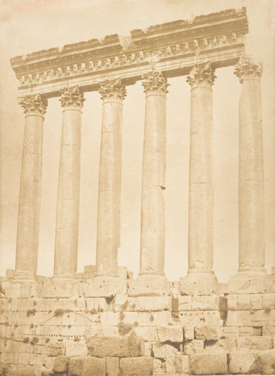 Colonnade of the Temple of the Sun, ved Baâlbek Heliopolis, september 1850. av Maxime Du Camp