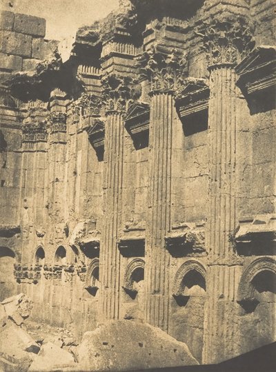 Innvendig søylegang av Naos i Jupiter-tempelet, ved Baâlbek Heliopolis, 15. september 1850. av Maxime Du Camp