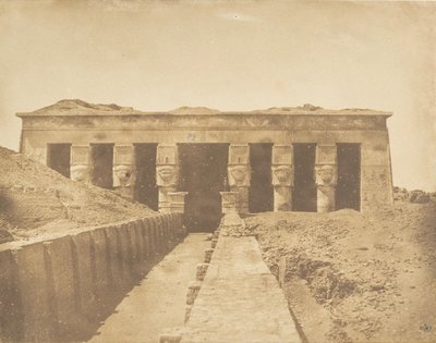 Fasade av Athor-tempelet ved Dendera Tentyris, 1849-50. av Maxime Du Camp