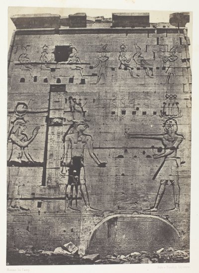 Det store Isis-tempelet i Philoe, andre pylon; Nubia, plate 74 fra albumet «Egypt, Nubia, Palestina og Syria» (1852) av Maxime Du Camp