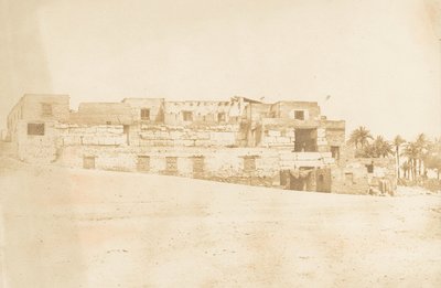 Bolig for mannskapet på spandrel av Luxor, bygget på terrassen til palasset, 1849-50. av Maxime Du Camp
