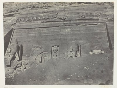 Ibsamboul, Generelt overblikk over de store speosene i Phre; Nubia, plate 102 fra albumet «Egypt, Nubia, Palestina og Syria» (1852) av Maxime Du Camp