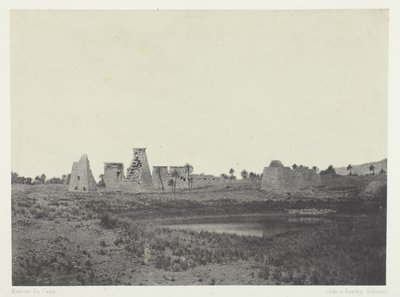 Karnak Palace, South Propylaea; Theben av Maxime Du Camp