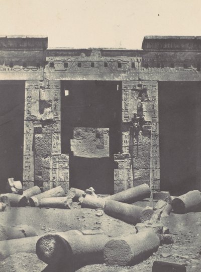 Theben. Medinet-Habou. Den østlige delen av Peristyle av Palace of Ramses-Méiamoun, 1850. av Maxime Du Camp