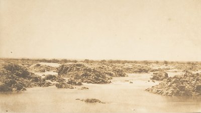 Utsikt over strykene til den andre katarakten, mars 1850. av Maxime Du Camp