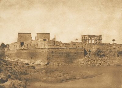 Generell utsikt over øya Philae, tatt fra den sørlige spissen av øya Begueh, 1849-50. av Maxime Du Camp