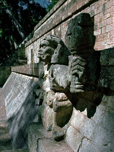 Steinskulpturer - tempel 11 av Mayan